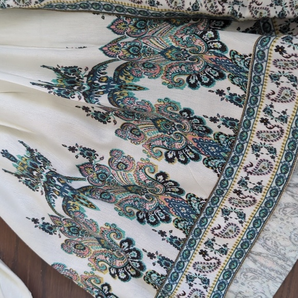 Venus Ivory Paisley Romper Size 2 - Picture 7 of 8